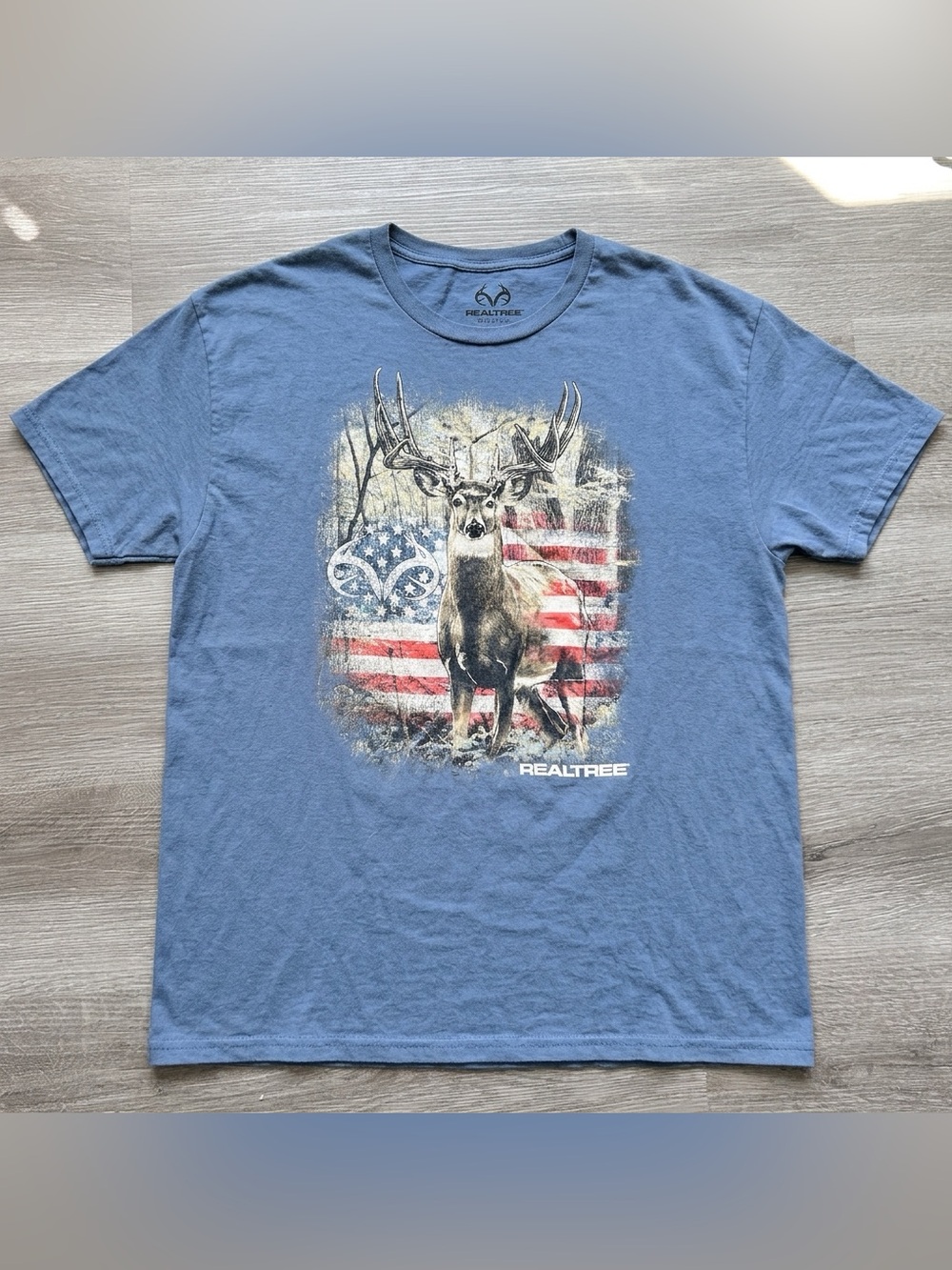 Realtree Men's Blue Graphic Deer American Flag patriotic T-Shirt - size XL